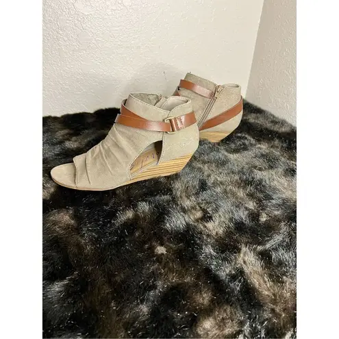 blowfish  Malibu Womens 7 Wedge Sandals Heels Peep Toe Brown Zip Buckle