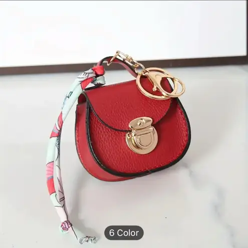 Elegant Mini Saddle Bag
Keychain with Premium Silk
Scarf Black Pink