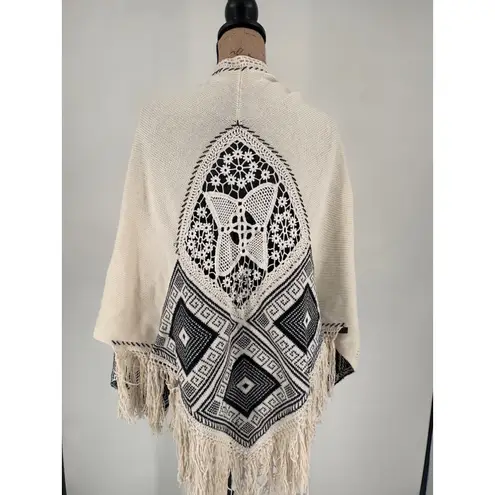 Curio New York Cream Black Geometric Lace Boho Fringe Knit Poncho Wrap M/L Size undefined