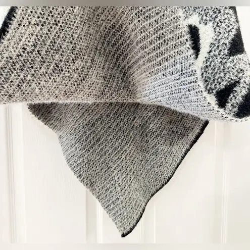 Vintage Abstract Print Eyelash Fuzzy Poncho Black White One Size Size undefined