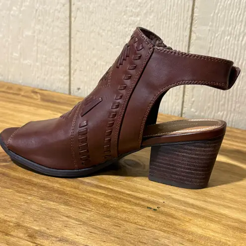 Baretraps Ivalyn Womens Brown Peep Toe Ankle Booties Wedge Heel Zipper 8M