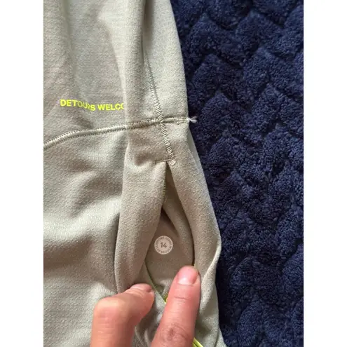 Lululemon  Women's Lightweight Cinched‎ Hem Hiking T-Shirt size 14