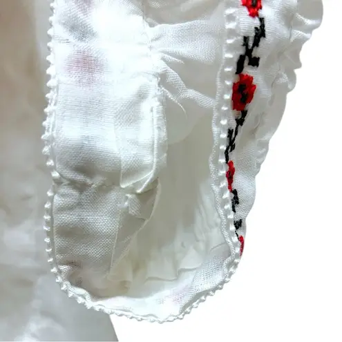 Boutique Vintage Shirt Women Large Red Black White Embroidered Snow Holiday Puffy *FLAW