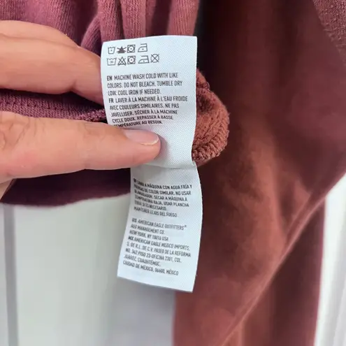 American Eagle Womens Cropped Sweatshirt Size M Burgundy Long Sleeve Pullover Red Size M