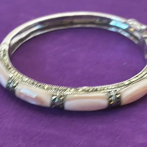 Gorgeous inlaid pink mother of pearl Maras site hinged bangle bracelet. …