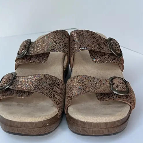 Dansko Sophie Sandals 9.5 Wedge Leather Clogs 40 Iridescent Neutral Boho Wedges