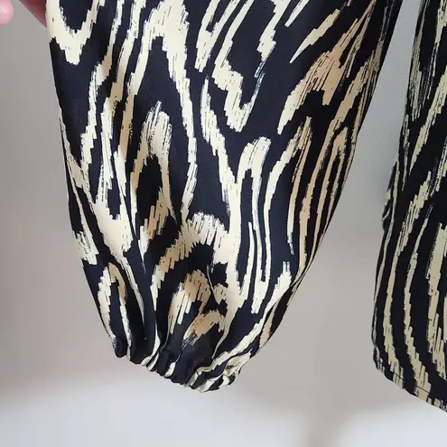 Who What Wear  Cream and Black Graphic Print Blouse with Full Sleeves Size Small