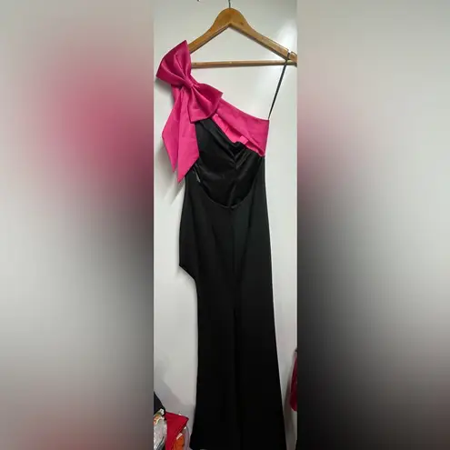 Mac Duggal NEW 49444 DRESS One Shoulder Bow
Maxi Gown in Black and Fuschia 0