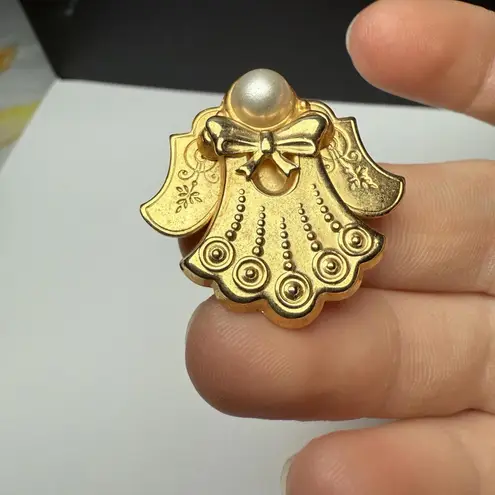 Signed Jane 1997 AOL Winged Angel Faux Pearl Brooch Pin Gold Tone
