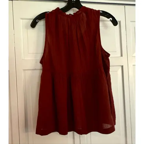 Old Navy  burgundy crinkle tie front tank size small petite
