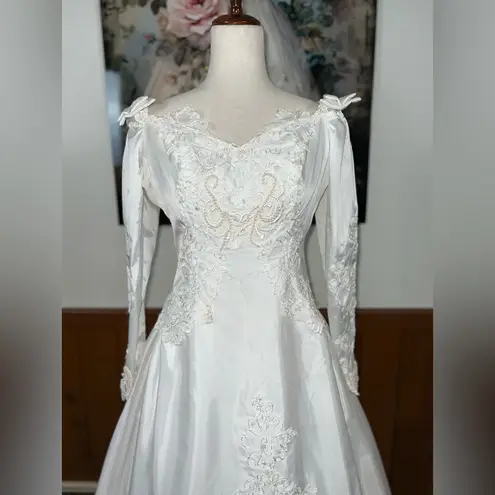 Beautiful Vintage 90s Wedding Gown & Veil! White Size 14
