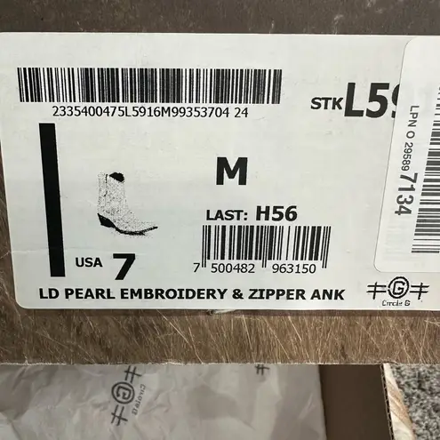 Circle G Cream Embroidered Ankle Booties