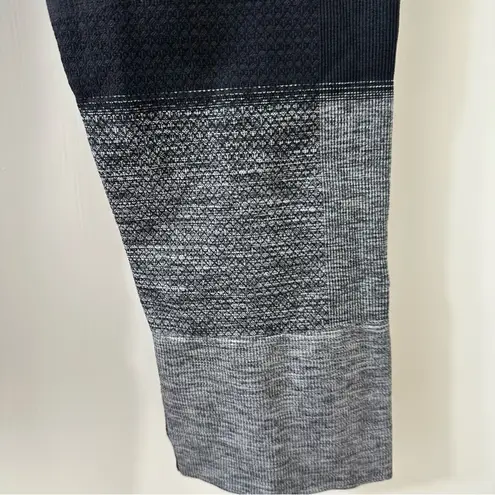 Lululemon  Seemlessly Street Crop Leggings Black and Gray Ombré, Size 6