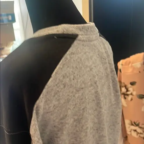 PINK - Victoria's Secret Gray and Black Women's cropped Top Victoria’s Secret pink brand small