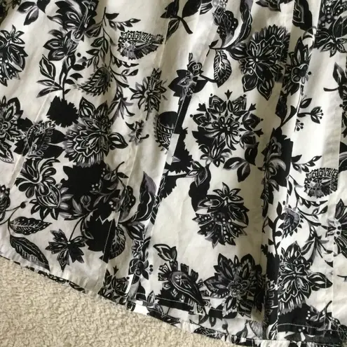 Talbots Pleated Floral Skirt Black White Pattern Cotton - Sz 6 Petite