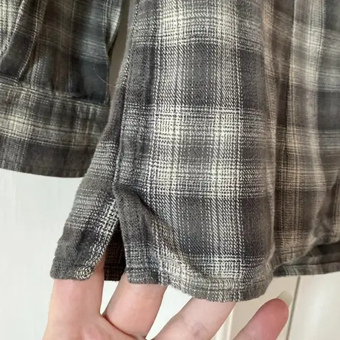 Duluth Plaid Flannel Button Down Long Sleeve Grey Gray Cream Plaid Vented Hem Size XS