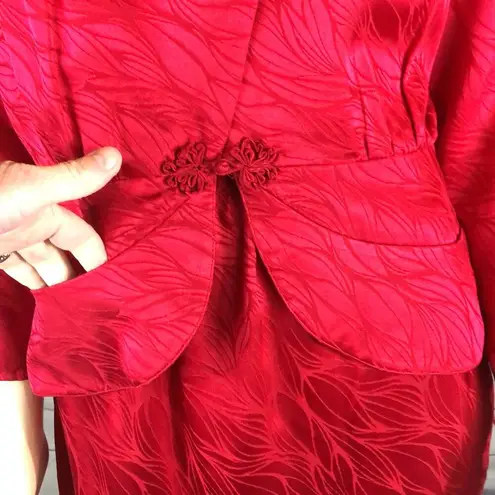 Vintage Argenti 100% pure Silk red skirt suit with asymmetrical closing size 6