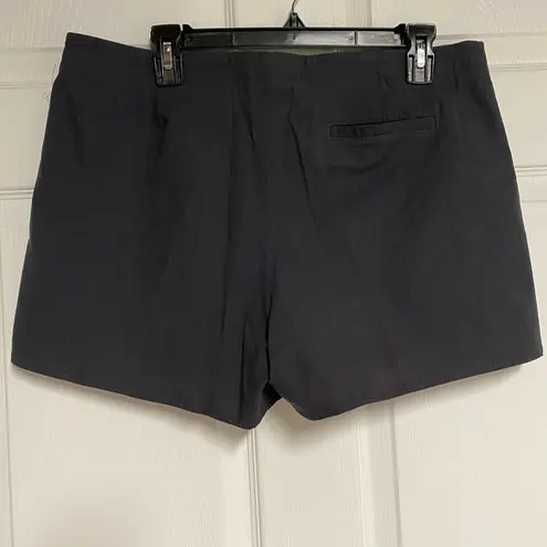 BCBGMAXAZRIA BCBG Pleated Shorts Size 10