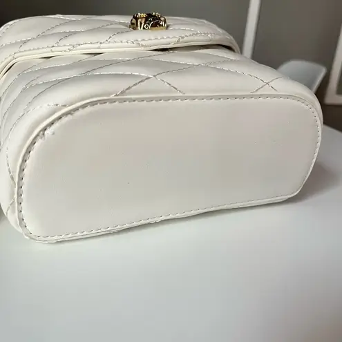 Betsey Johnson  White Quilted Skull Crossbody Bag NWT​