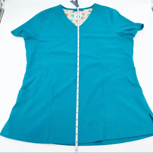 Dansko Women's Short Sleeve V-neck Button Back Nursing Scrub Top Size Medium