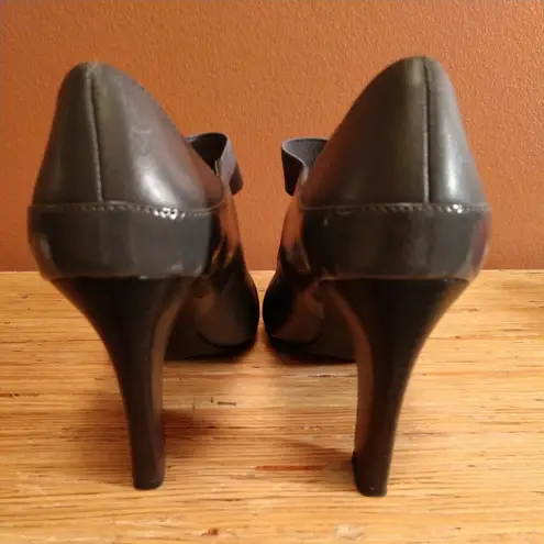 Simply Vera Gray Patent and Leather Mary Janes