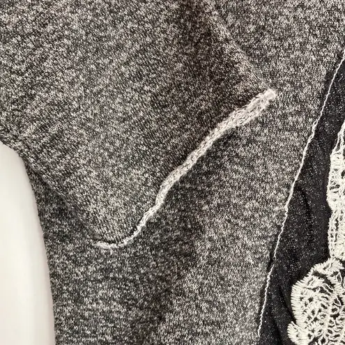 Black Bead | Stitched Skull Sweatshirt sz Small