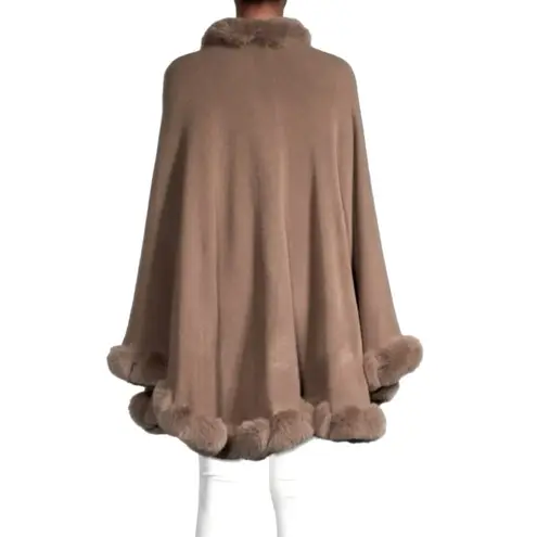 NWOT SAACHI woven knit faux fur trim
Kimono cape OS fall winter throw Brown Size undefined