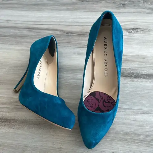 Audrey Brooke  8.5 Leather Turquoise Pumps