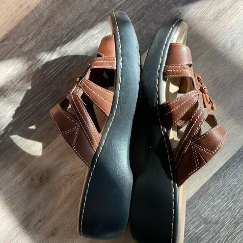 Clarks Y2K 90s Star Cutout Brown Leather Wedge Heel Sandals 8.5 Boho European Mamma Mia