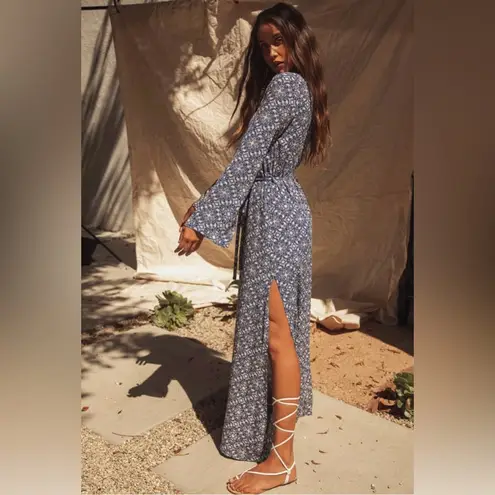 Lulus  Mandala Daydream Blue Print V-Neck Long Sleeve Flowy Maxi Dress Size Small
