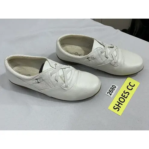 Womans Easy Ones By Beacon White Leather Slip On Shoes Size 9 W