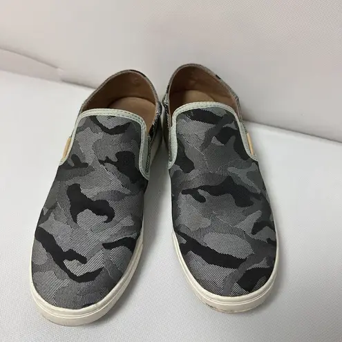 OluKai Sneakers Womens 7 Pehuea Pai Gray Camo Slip On Casual Canvas Shoes