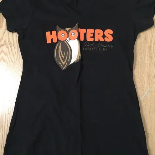 Hooters B25 Girl Worn Uniform V-Neck T-shirt Lafayette Indiana Cotton Size Small