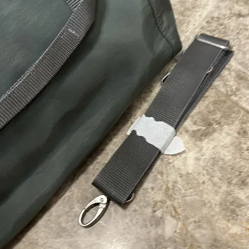 Baggallini Boulevard Laptop Tote NEW Gray