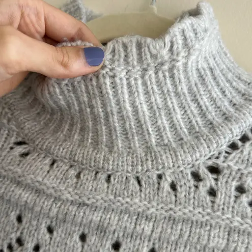 Chelsea & Theodore Abstract Pattern Turtleneck Sweater, Light Grey, Size Small Gray