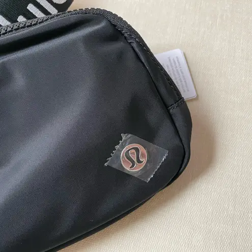 Lululemon everywhere belt bag 1L wordmark logo