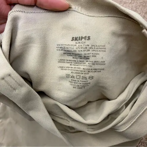 SKIMS Nude Neutral Seamless Sculpt Strapless Shortie Bodysuit