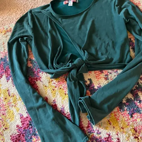 Urban Outfitters 🌻HP🌻NWOT  green Elle keyhole wrap crop top flare sleeves S