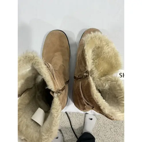 Isotoner Womans Miranda Size 8 Beige Lined Zip Chunky Heel Winter Boots