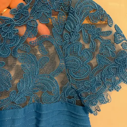 Tadashi Shoji Tadashi Soji size small bright blue dress. Form fitting with lace trim. - Image 4