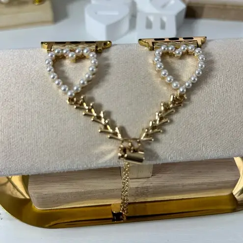 Apple Watch band (or strap), decorated with pearls and a heart