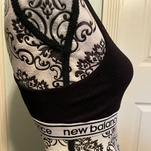 New Balance  Medium Impact Sports Bra Style #114933 Black/White Size L