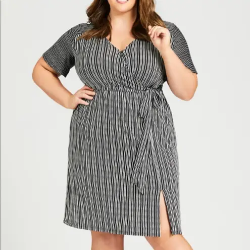 Plus Size Tie Stripe Dress 22/24 Black & White NWT