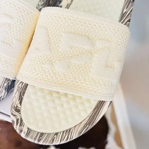 APL Women's Big Logo TechLoom Slide Sandals, Vegan, Silver Marble, Size 7 NWT