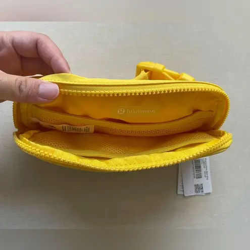 Lululemon everywhere belt bag 1L - Utility Yellow