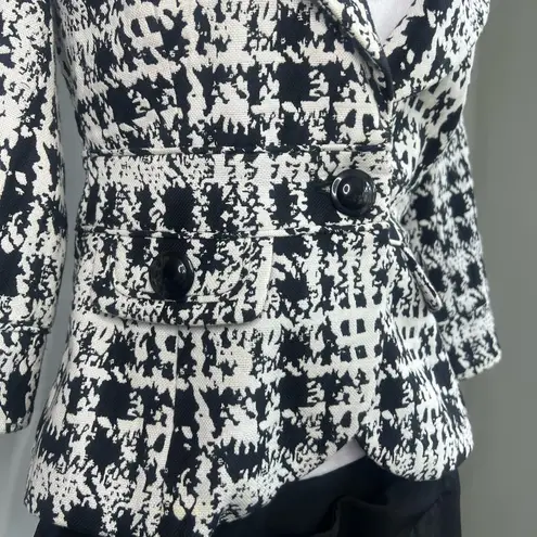 Chick woman’s size small Black and White Geometric Blazer
