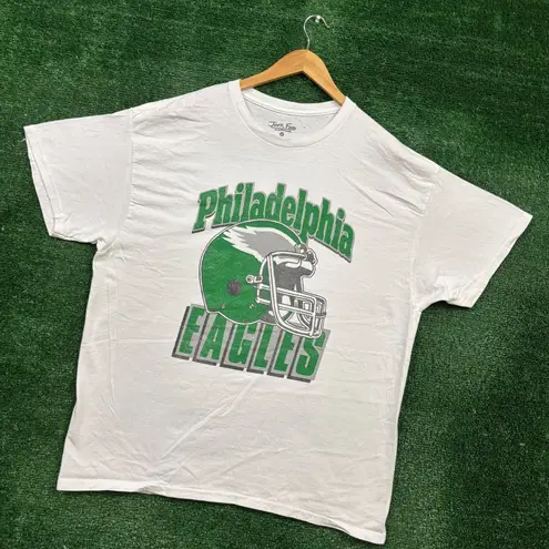 Philadelphia Eagles white T-Shirt Size Large