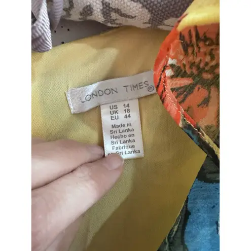 London Times Sleeveless Flowy Floral Faux Wrap Dress Size 14 Yellow Vacation - Image 3