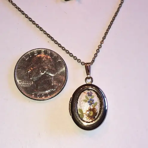 Vintage Gold Tone Boho Enamel Floral Locket Necklace