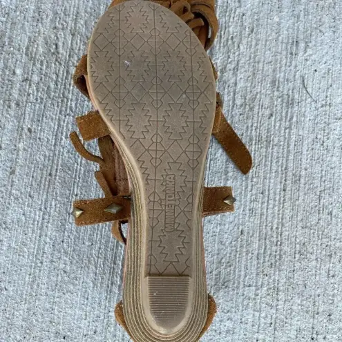 Minnetonka  brown suede fringed gladiator style flat sandals size 7 wedge leather